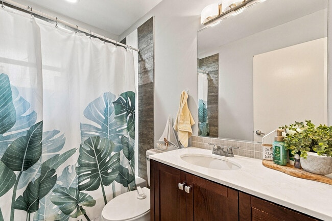 Building Photo - 2581 Carambola Cir N