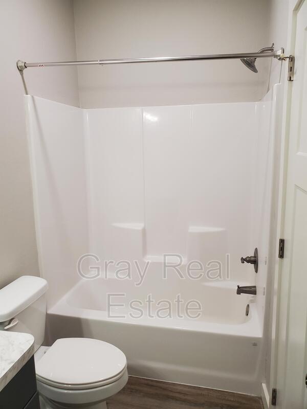 Building Photo - 417 E 13th St