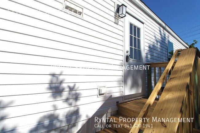 Building Photo - 4117 10th St Ct E