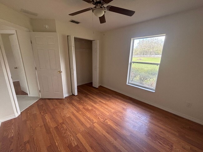 Building Photo - 3/3 Newly renovated on 3+ acres