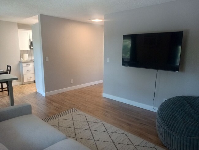 Building Photo - Fully furnished 2-bedroom | 1 bath home av...