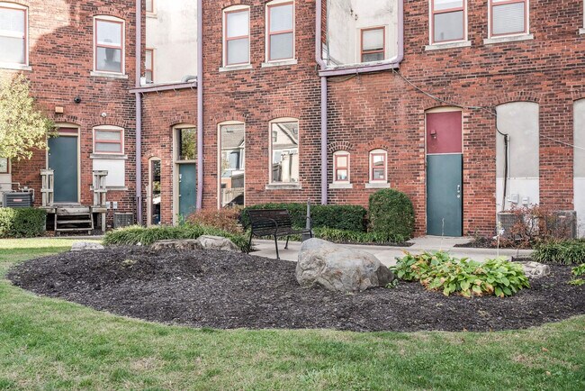 Building Photo - 615 N East St