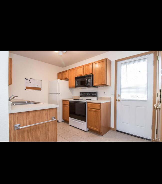 Building Photo - 3612 Zinnia Dr