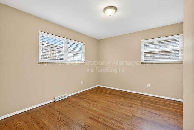 Building Photo - 2 Canary Ct