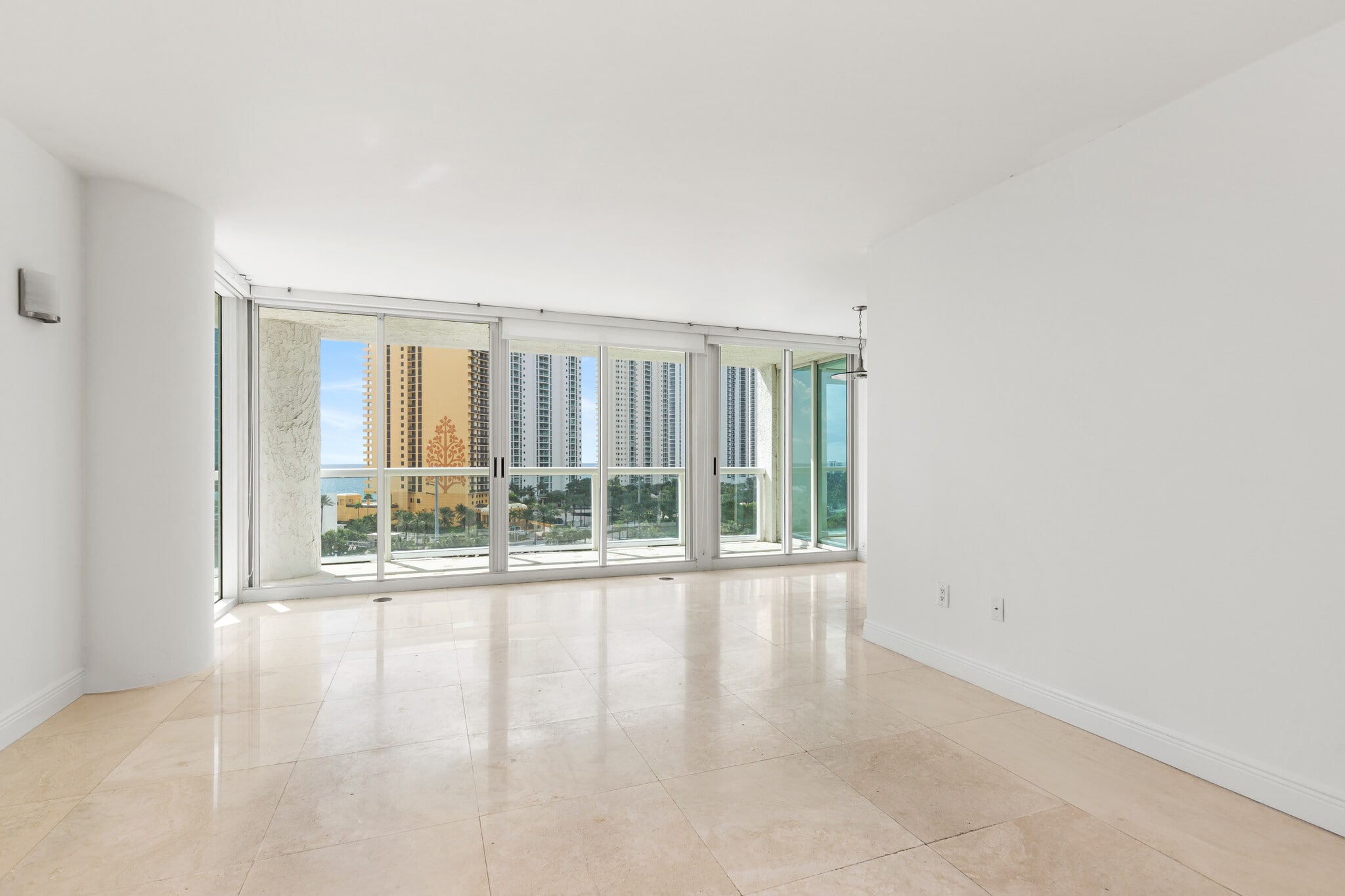 Building Photo - 16400 Collins Ave