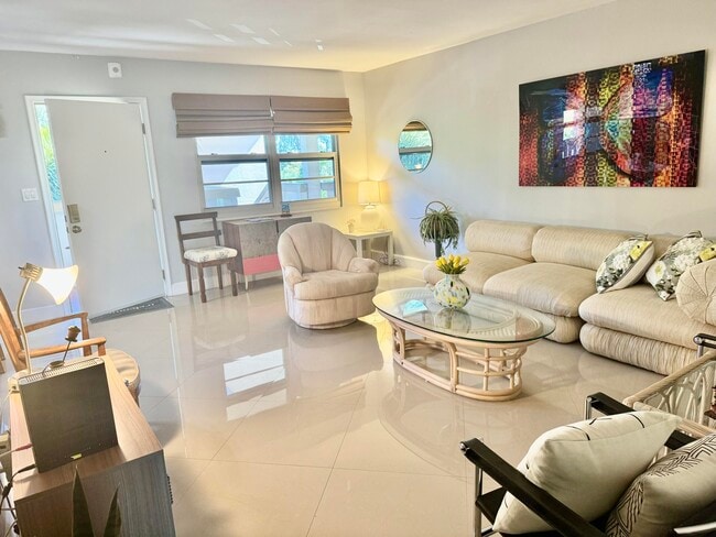 Building Photo - 1904 Bermuda Cir