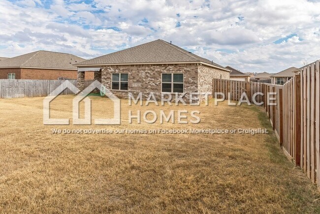Building Photo - 15995 Glenncrest Ln
