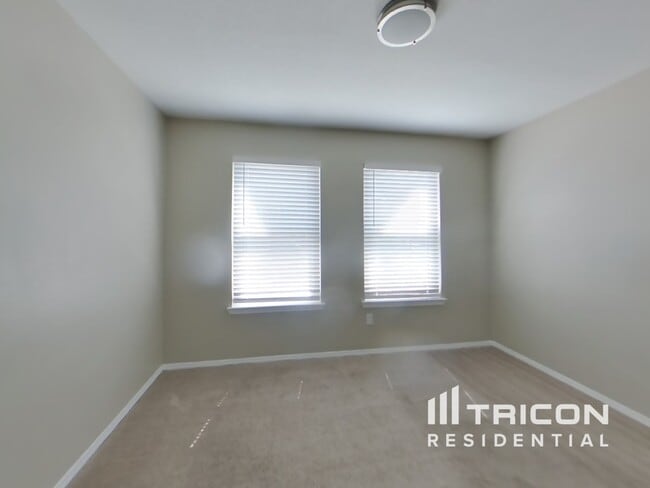 Building Photo - 7815 Snowberry St NW