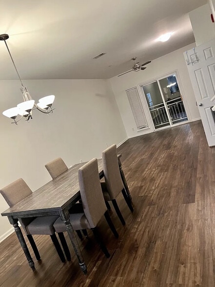 Building Photo - Room in Condo on Donatello Avenue