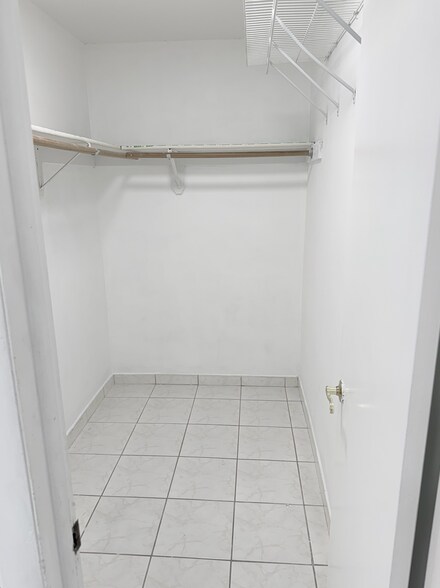 Building Photo - 2645 SW 28th Ct