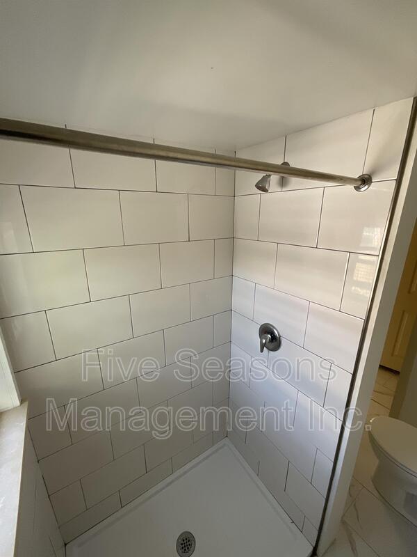 Building Photo - 133 Elmwood Ave