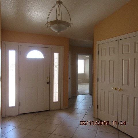 Building Photo - 3 Bedroom 2 bathroom 3 car garage