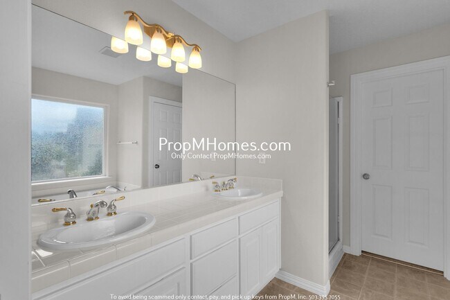 Building Photo - Three-Bedroom Loft-Style Home near Progress Ridge in Beaverton!