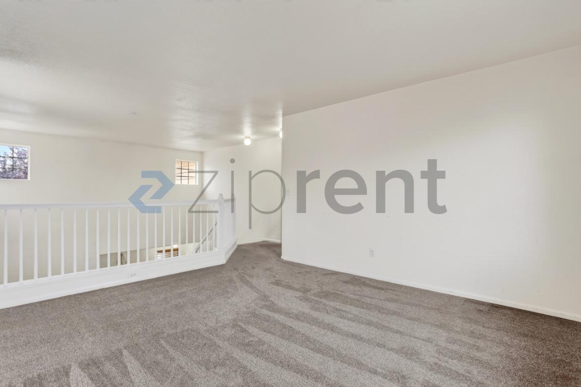 Building Photo - Unit