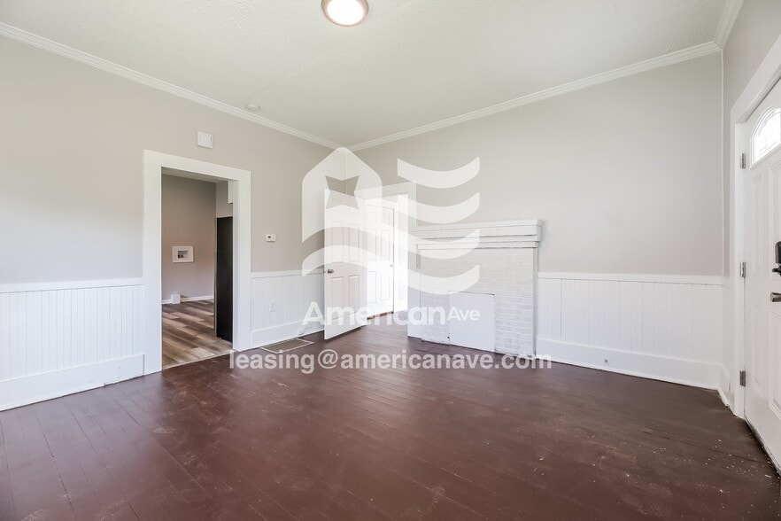 Building Photo - 128 Riley St