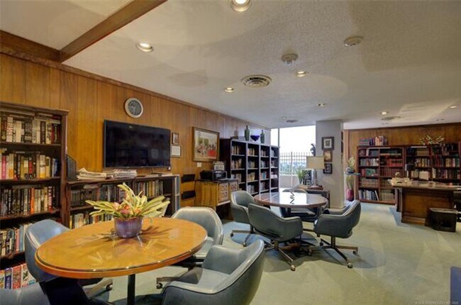 Building Photo - Adorable 2 bed 2 bath in historic Liberty Tower