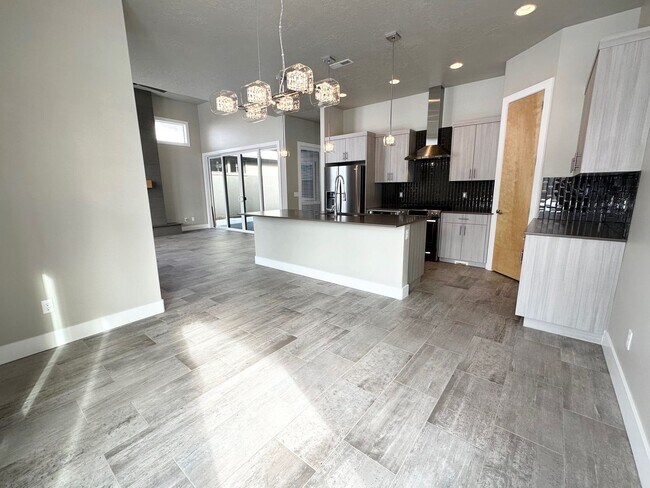 Building Photo - Rarely available in the most preferred River District! Available July 2026