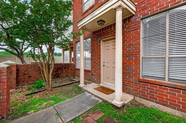 Building Photo - 1103 Dulles Ave