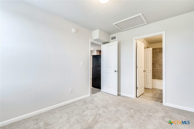 Building Photo - 1628 Arbor Knot Dr