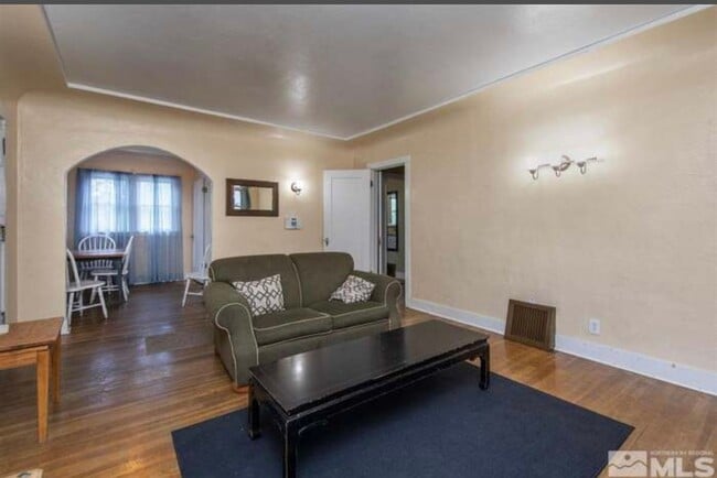 Building Photo - 308 College Ct