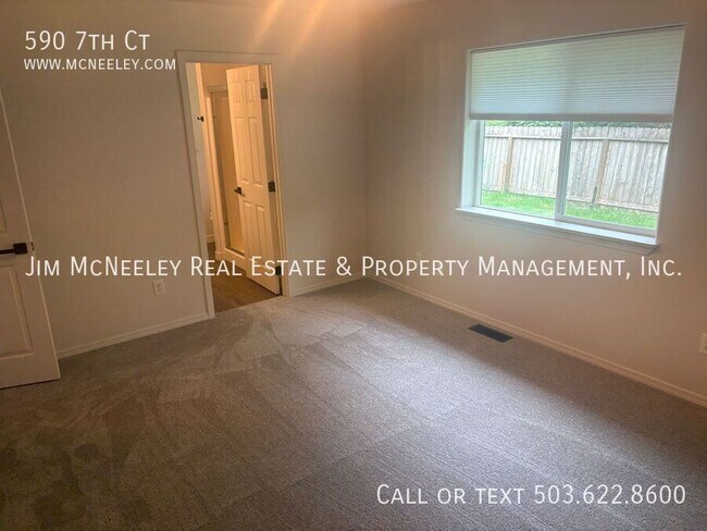 Building Photo - 590 7th Ct