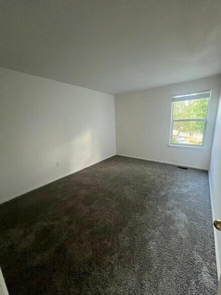 Building Photo - 5747 W 81st Pl