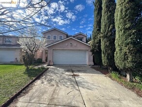 Building Photo - 4525 Waterford Way