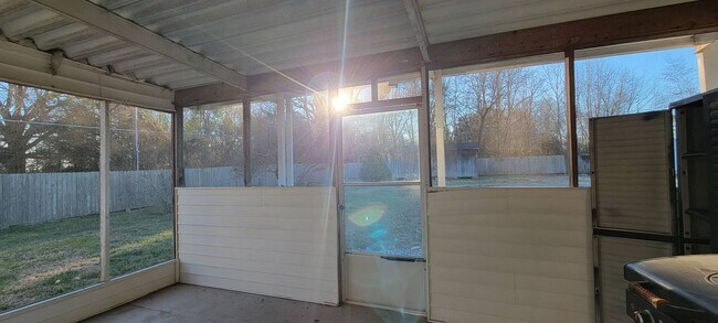 Building Photo - Ready to Move in