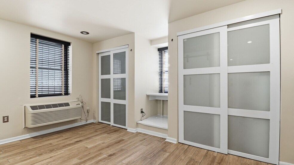 Corner Bedroom with light from two sides - 1450 Harvard St NW