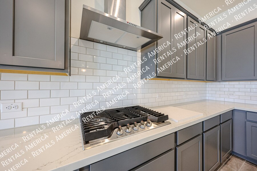 Building Photo - 274 S 164th Dr