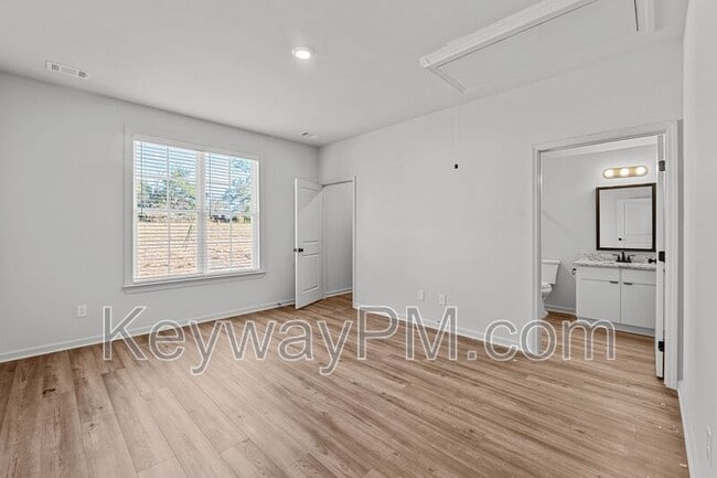 Building Photo - 24 Jones St