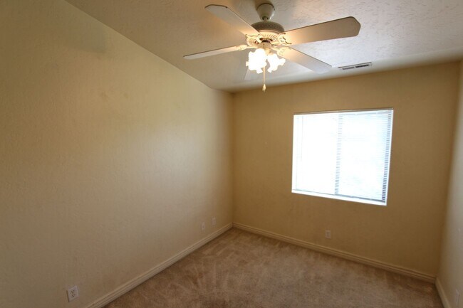 Building Photo - 1478 E Ivy Ln