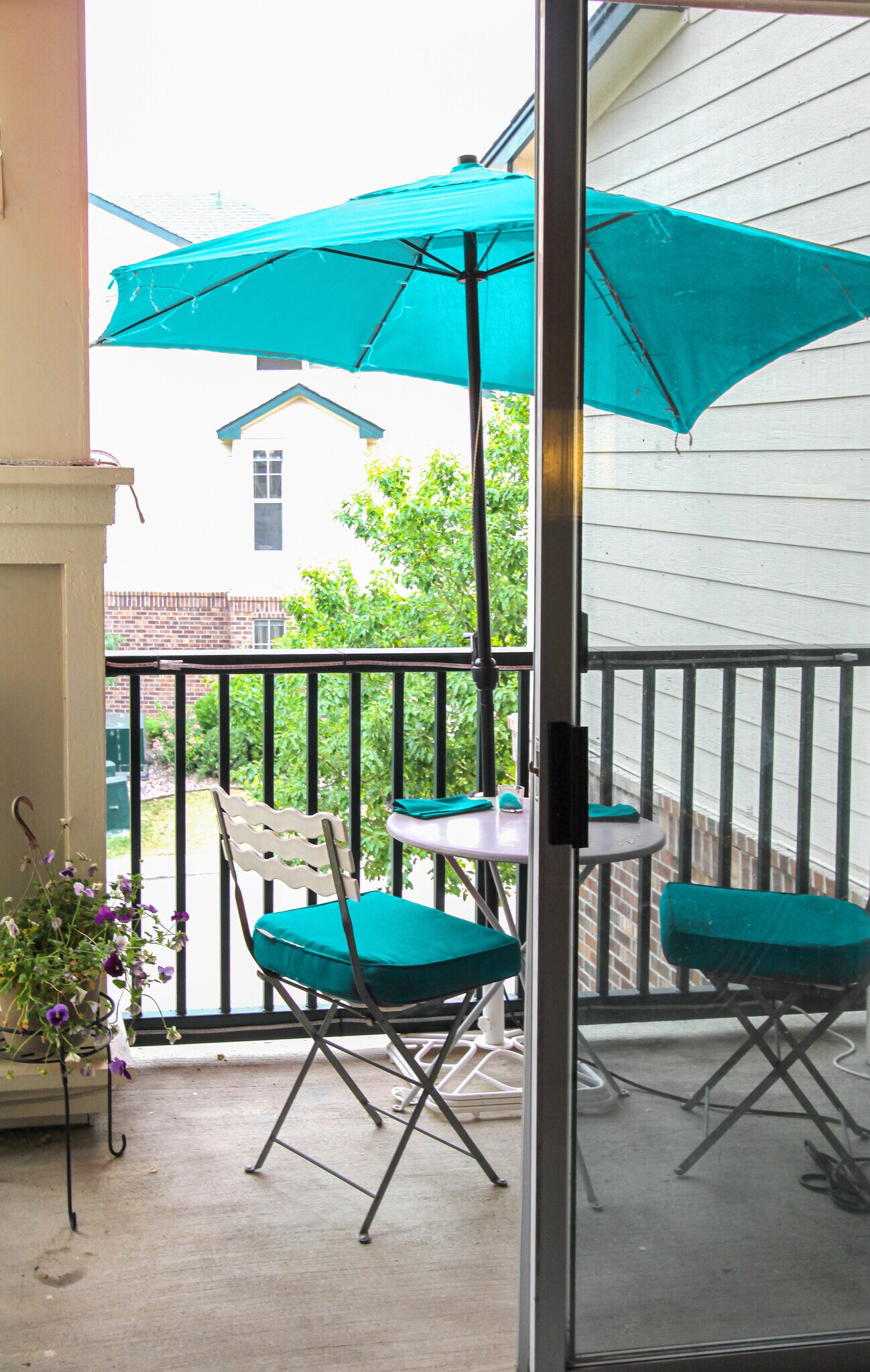 Balcony - 1942 Oxford Ln