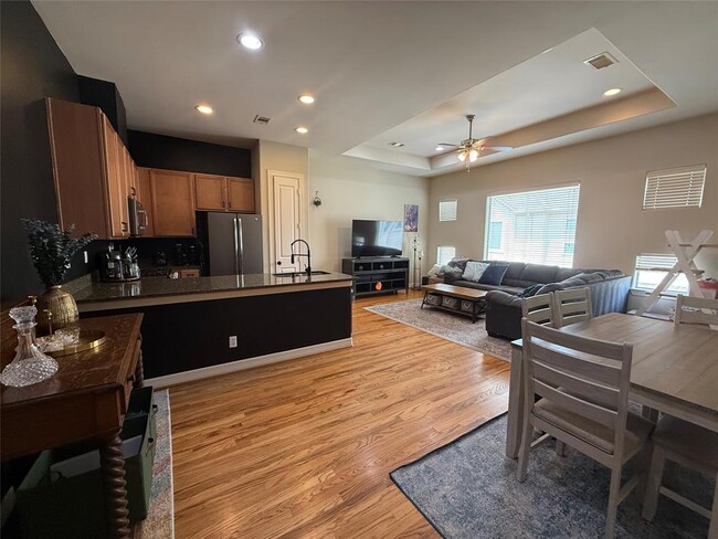 Building Photo - 3813 Center Plaza Dr