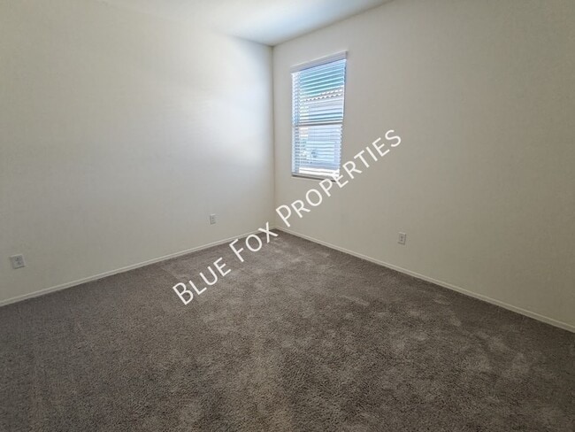 Building Photo - 5525 W Lazy Farm Dr