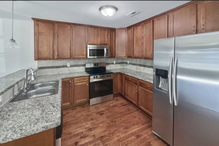 Building Photo - 3912 Harrow Dr