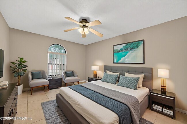 Building Photo - 3945 Oak St