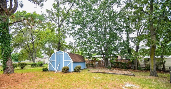 Building Photo - 3 Bedroom 2 Bath: Pets Considered