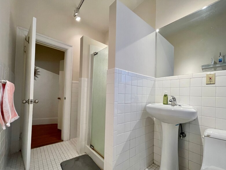 Building Photo - 15 Aberdeen St