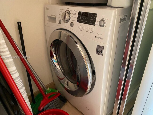 Building Photo - 2451 Brickell Ave