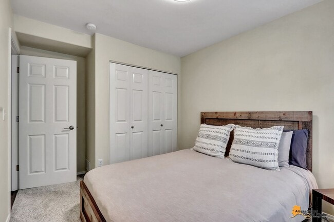 Building Photo - Stunning 3 Bedroom Home in East Anchorage with Garage