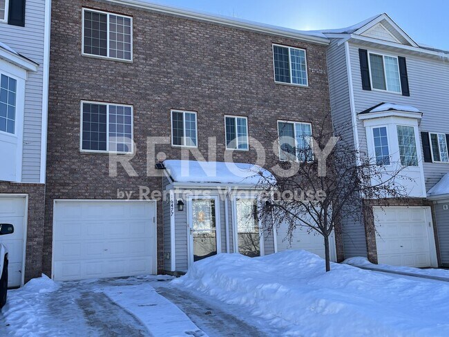 Building Photo - Available August 8 - 2 Bed/1.5 Bath Townhome in Prior Lake