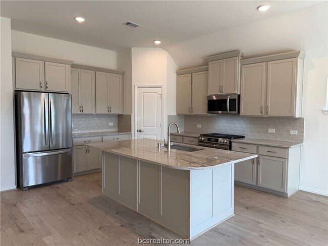 Building Photo - 6222 Greenville Dr