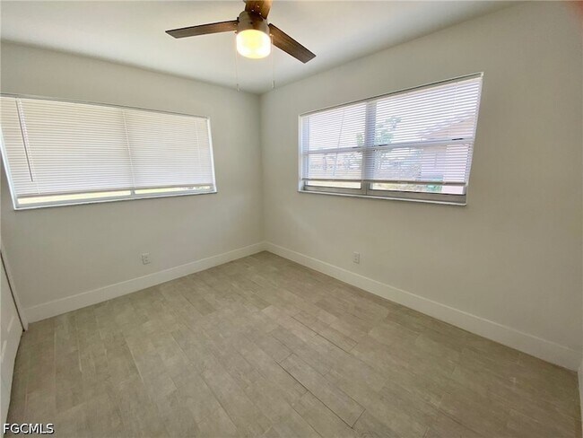 Building Photo - 317 Tarpon Dr