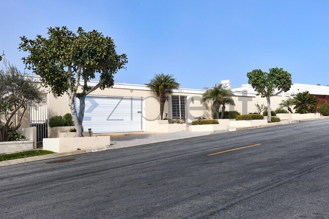 Building Photo - 227 Milford Dr