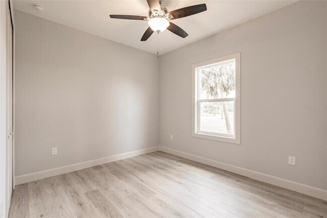 Building Photo - 236 Long Meadow Ln S