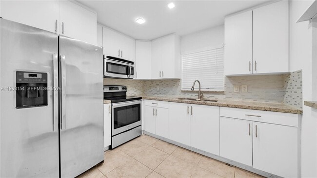 Building Photo - 10575 La Placida Dr