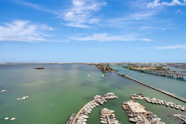 Building Photo - 1717 N Bayshore Dr