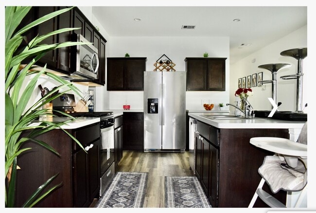 Building Photo - 1811 Legacy Hills Dr