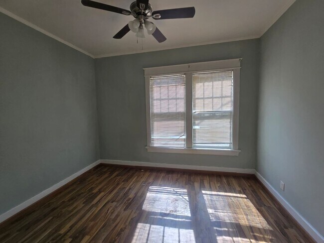 Building Photo - Charming Historic 2BR Apartment with Garag...